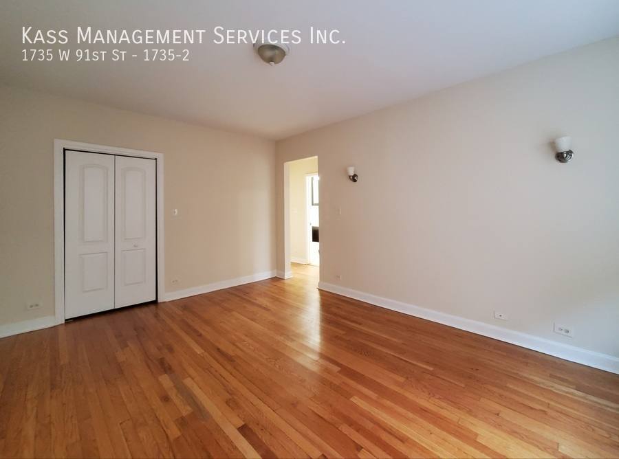 Apartment for rent at 1735 W 91st St #2, Chicago, IL 60620