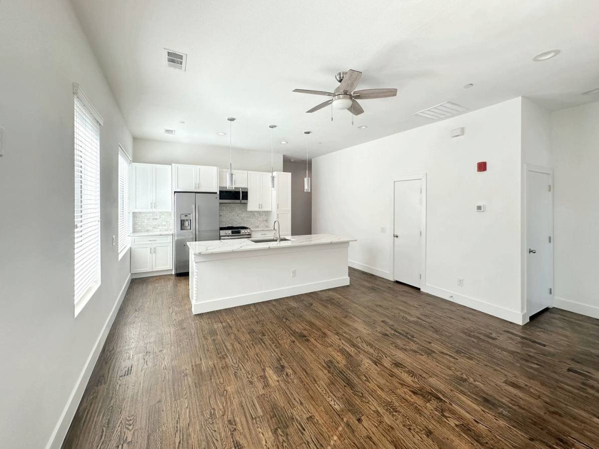Townhouse for rent at 1931 N Prairie Ave, Dallas, TX 75204