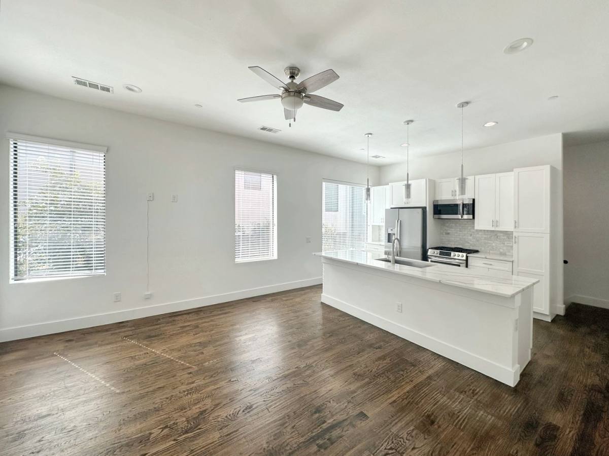 Townhouse for rent at 1931 N Prairie Ave, Dallas, TX 75204