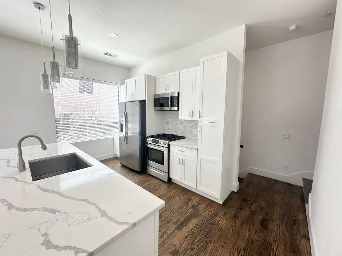 Townhouse for rent at 1931 N Prairie Ave, Dallas, TX 75204