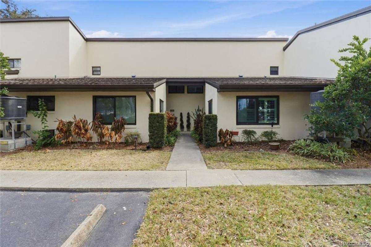 Condo for rent at 1637 SE Paradise Circle, Crystal River, FL 34429