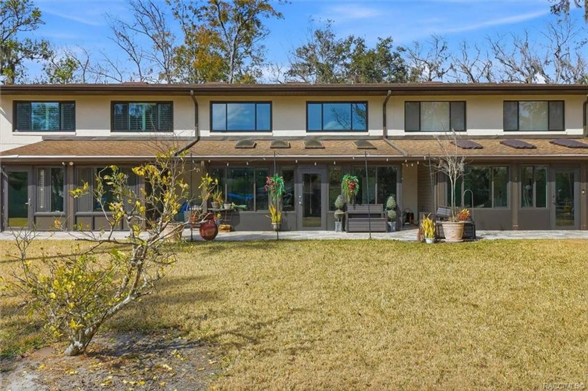 Condo for rent at 1637 SE Paradise Circle, Crystal River, FL 34429