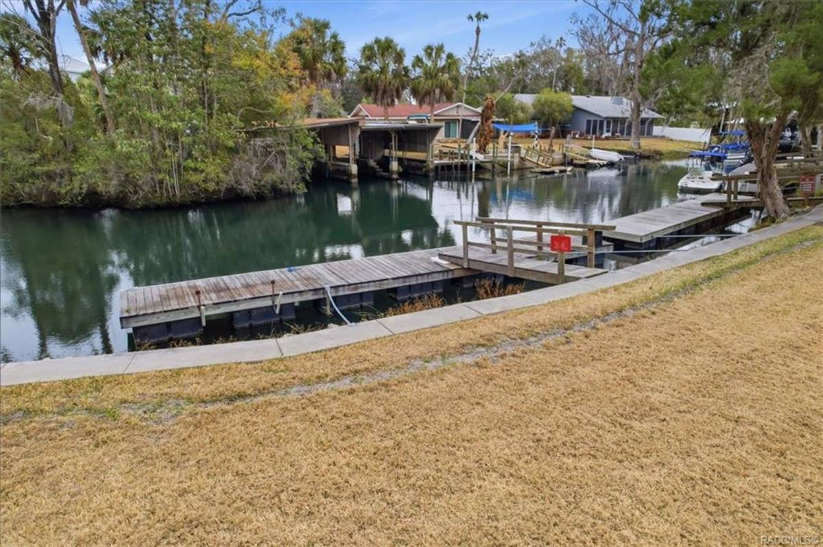 Condo for rent at 1637 SE Paradise Circle, Crystal River, FL 34429