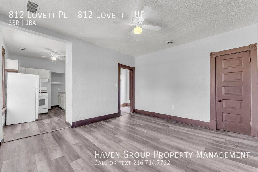 Apartment for rent at 812 Lovett Place #812 Lovett-Up, Lorain, OH 44052