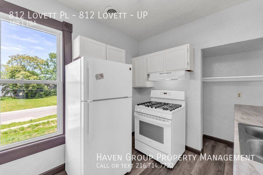 Apartment for rent at 812 Lovett Place #812 Lovett-Up, Lorain, OH 44052