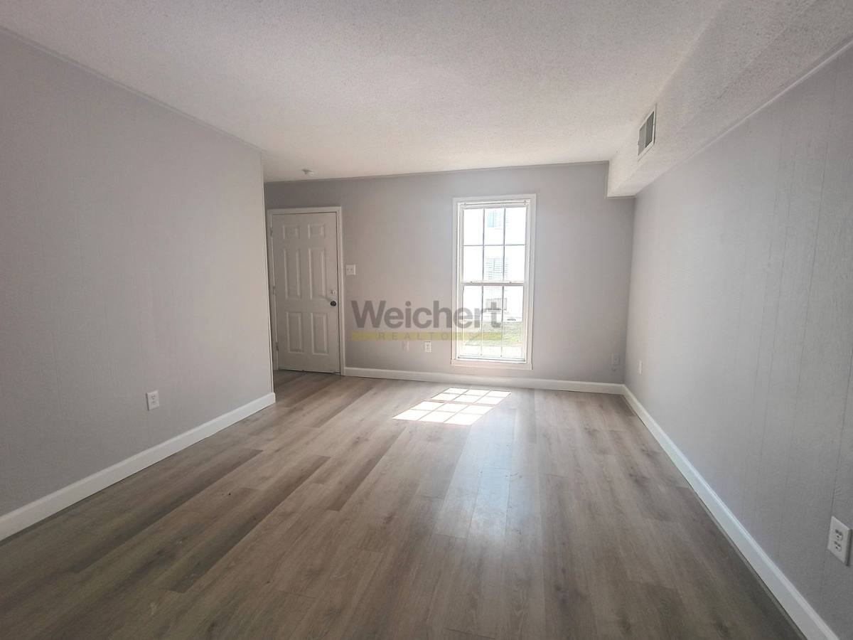 Apartment for rent at 106 N 7th St, Paragould, AR 72450