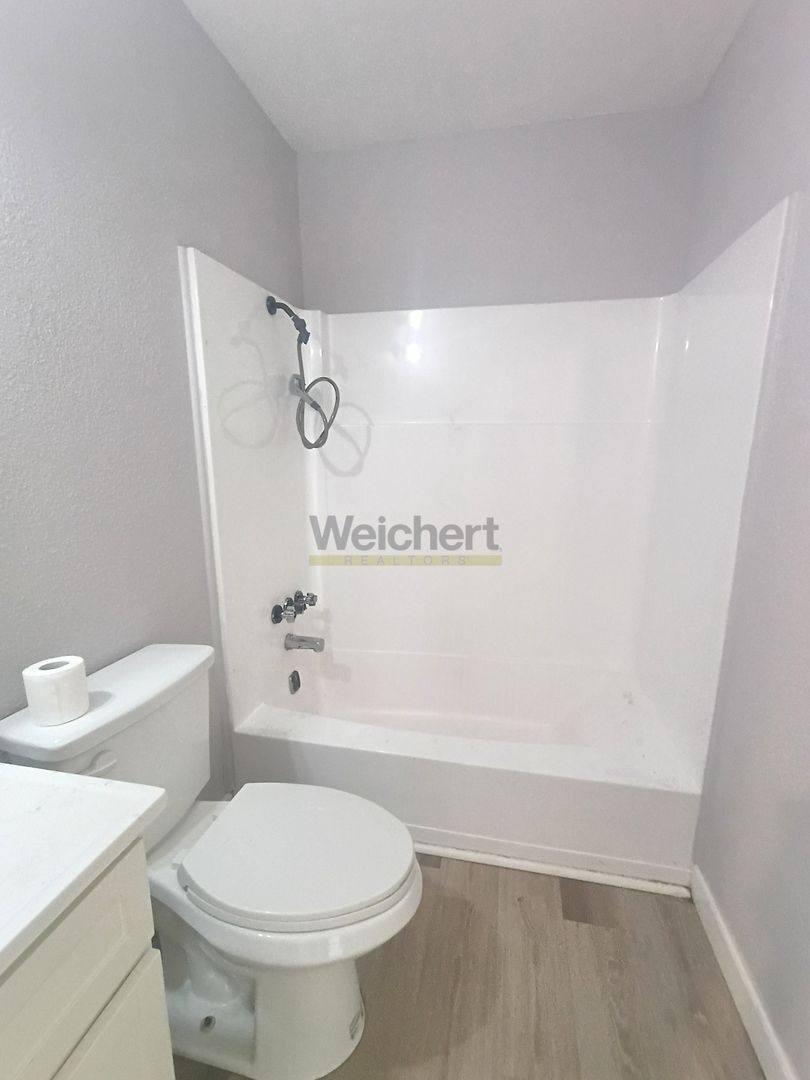 Apartment for rent at 106 N 7th St, Paragould, AR 72450