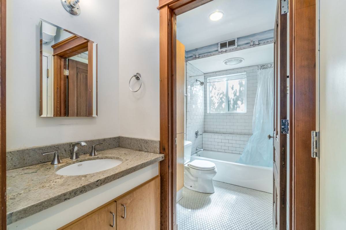 Apartment for rent at 2163 Alameda Ave, Alameda, CA 94501