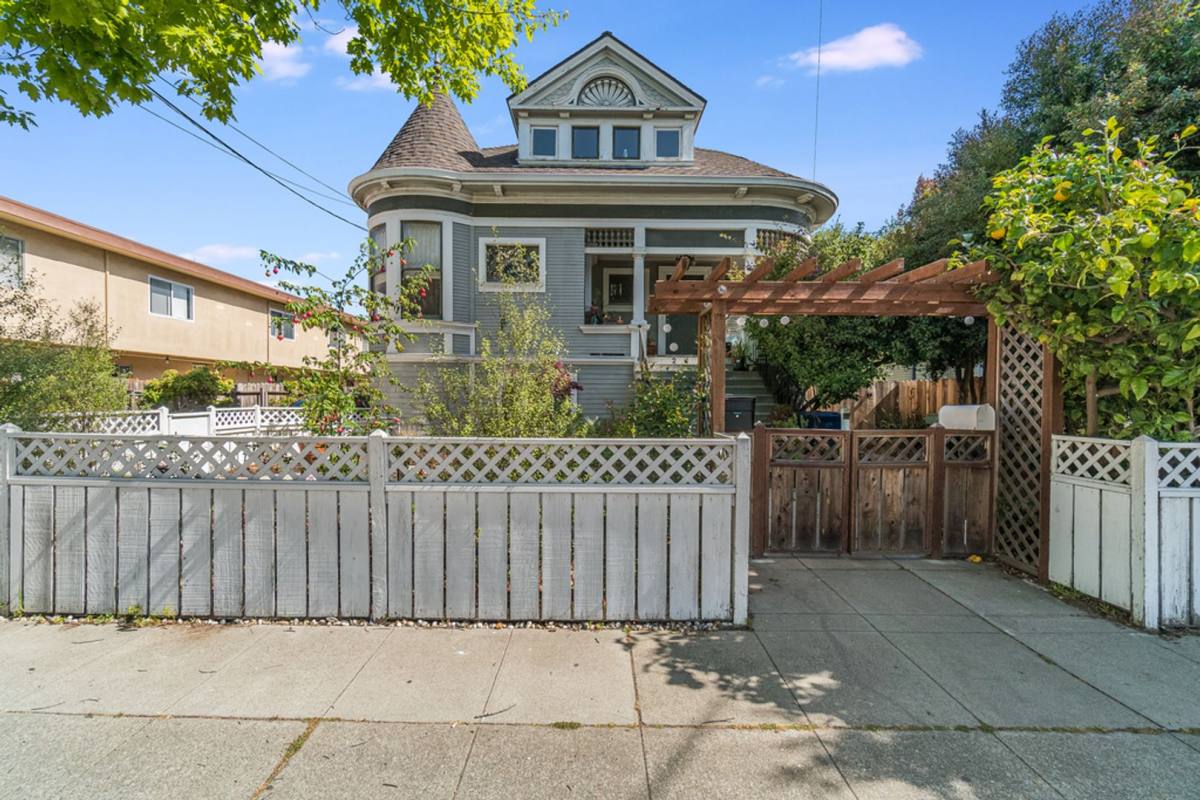 Apartment for rent at 2163 Alameda Ave, Alameda, CA 94501