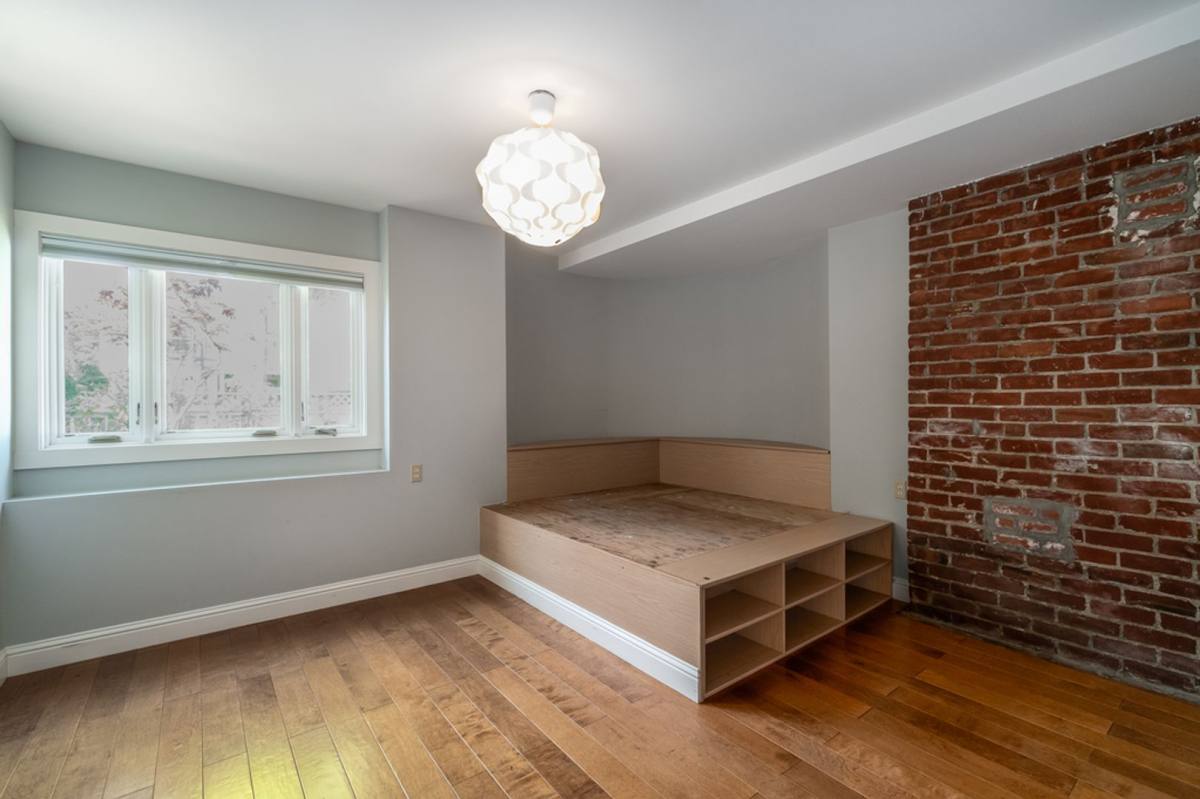 Apartment for rent at 2163 Alameda Ave, Alameda, CA 94501
