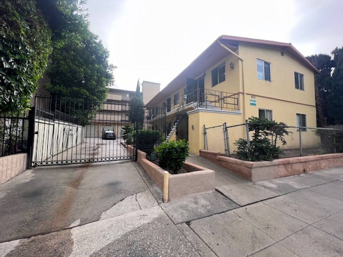 Apartment for rent at 430 Golden Ave, Long Beach, CA 90802