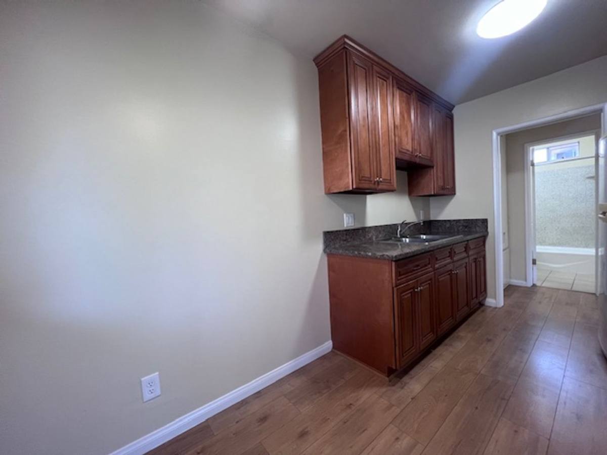Apartment for rent at 430 Golden Ave, Long Beach, CA 90802
