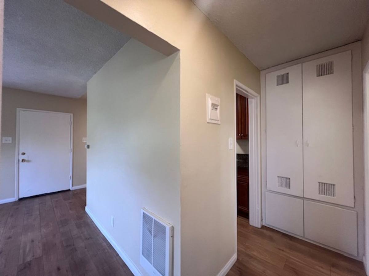 Apartment for rent at 430 Golden Ave, Long Beach, CA 90802