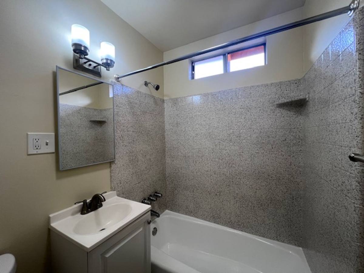 Apartment for rent at 430 Golden Ave, Long Beach, CA 90802