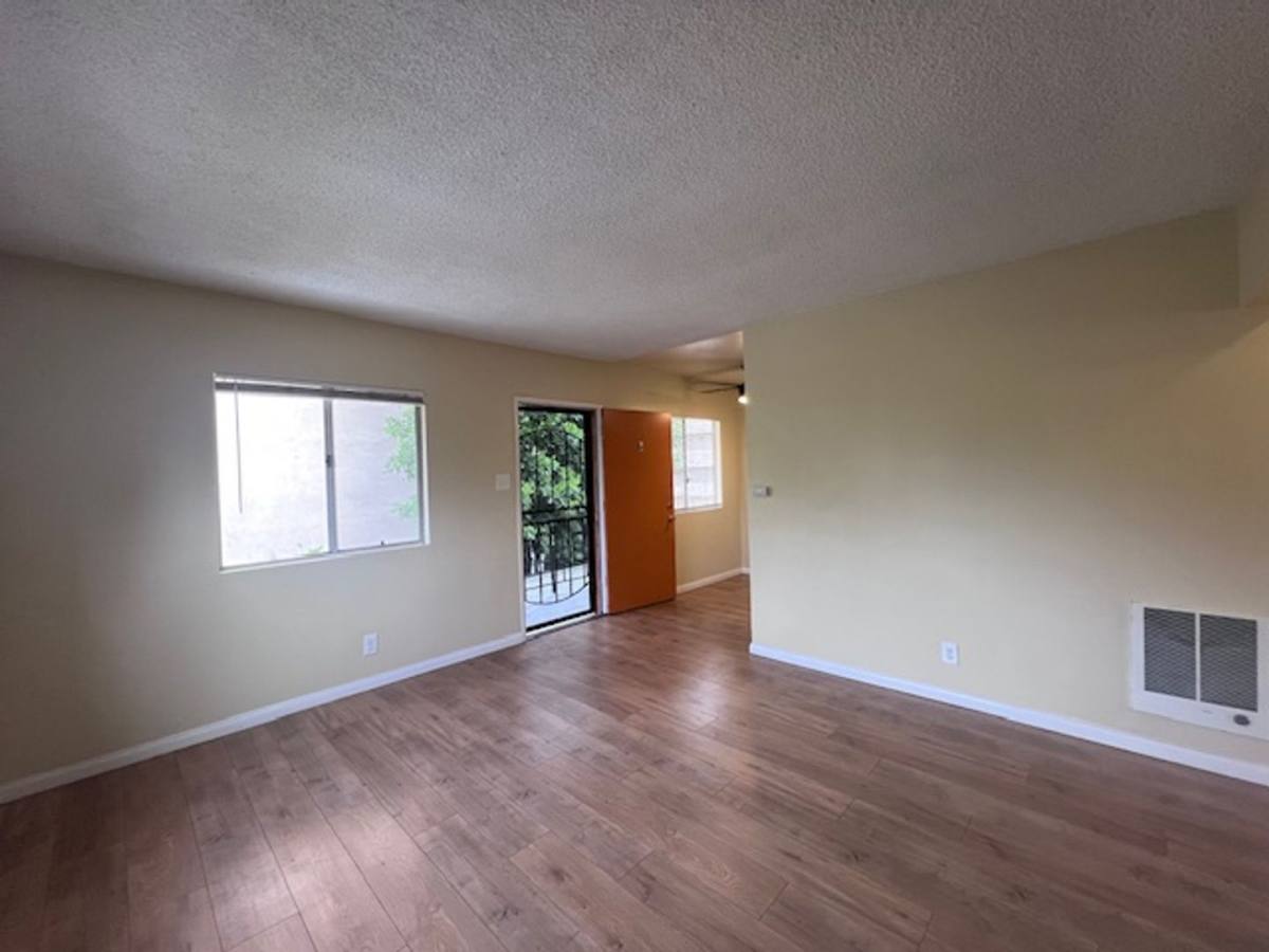 Apartment for rent at 430 Golden Ave, Long Beach, CA 90802
