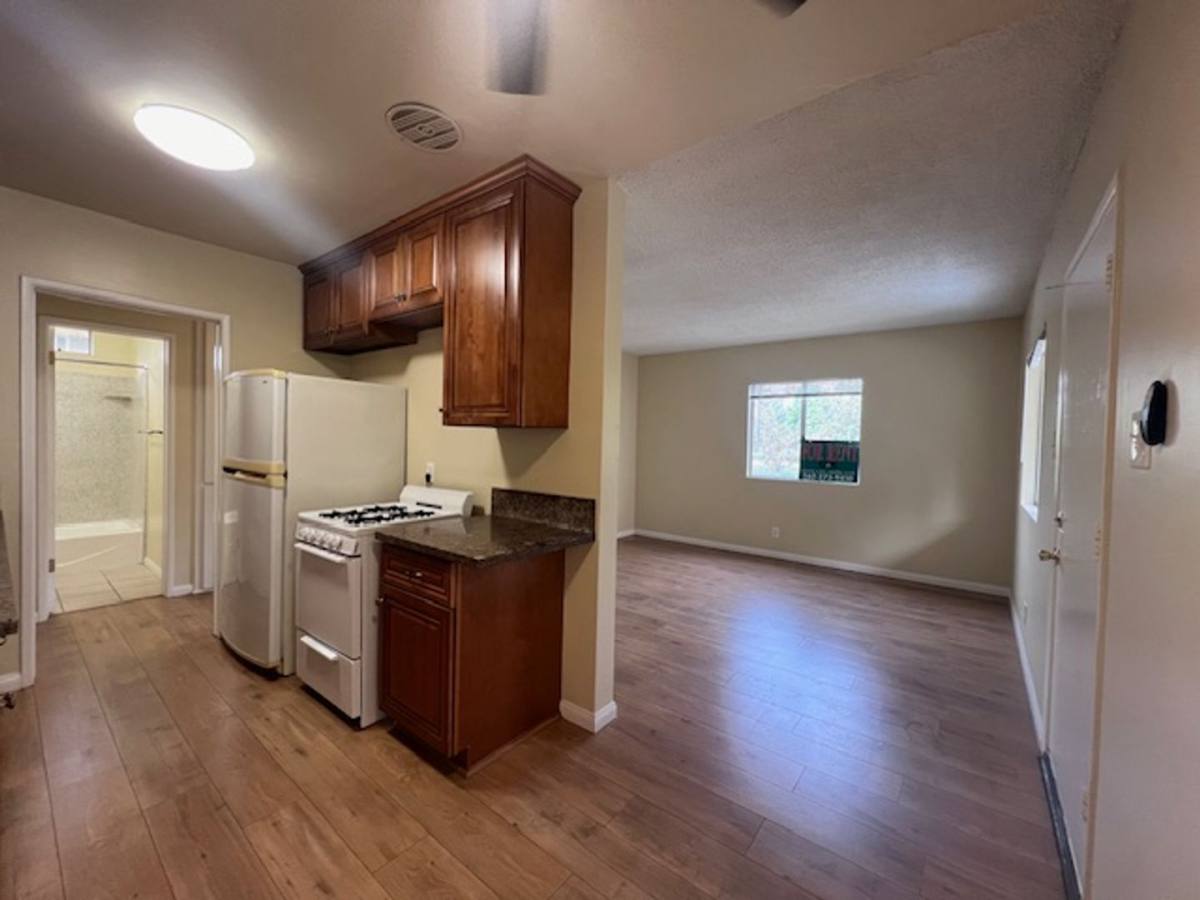 Apartment for rent at 430 Golden Ave, Long Beach, CA 90802