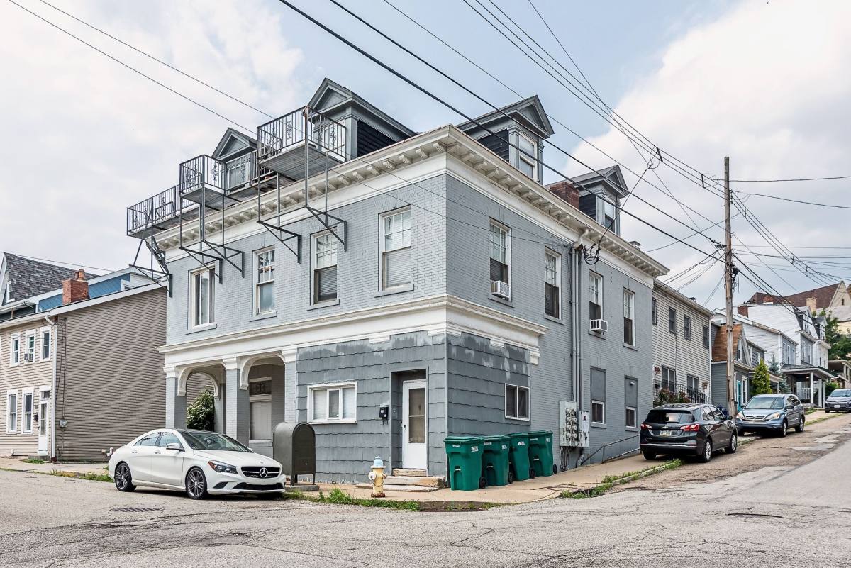 Apartment for rent at 300 - 302 W Sycamore St, Pittsburgh, PA 15211
