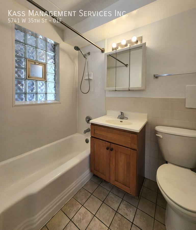 Apartment for rent at 5741 W 35th St #1F, Cicero, IL 60804