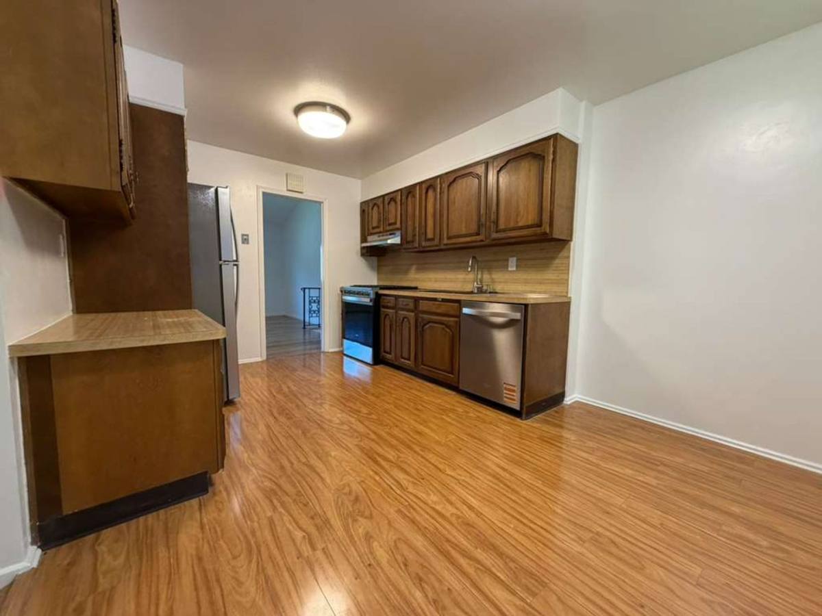 House for rent at 4 Greentree Dr, Scarsdale, NY 10583