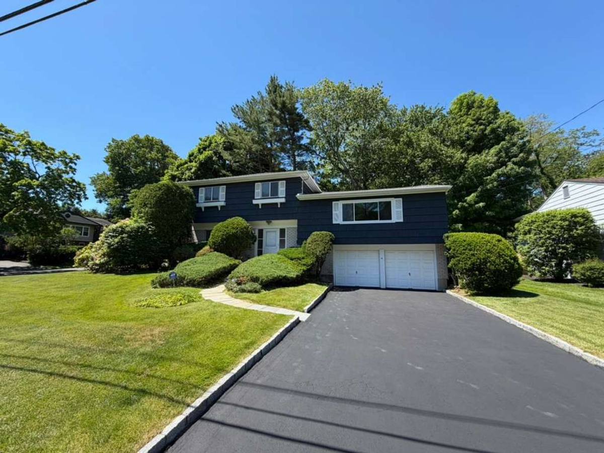 House for rent at 4 Greentree Dr, Scarsdale, NY 10583