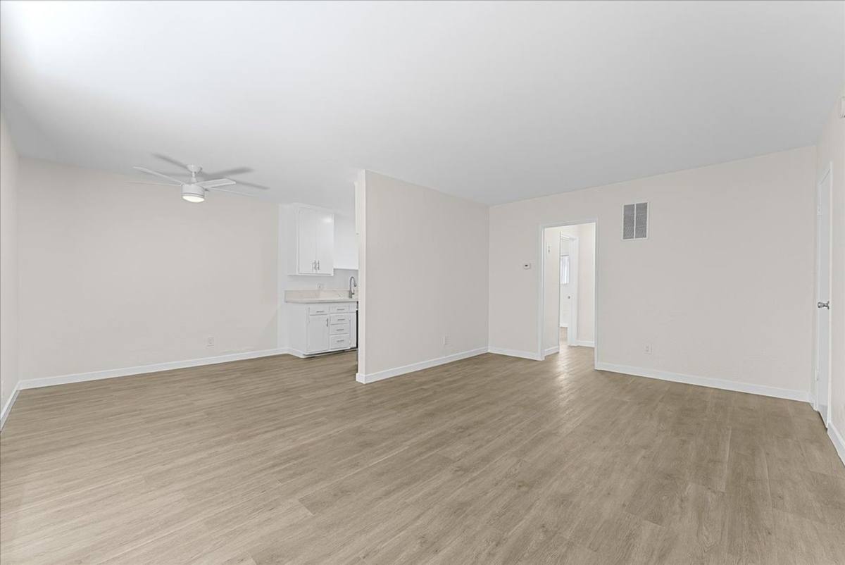 Apartment for rent at 6119 Brynhurst Ave #5, Los Angeles, CA 90043