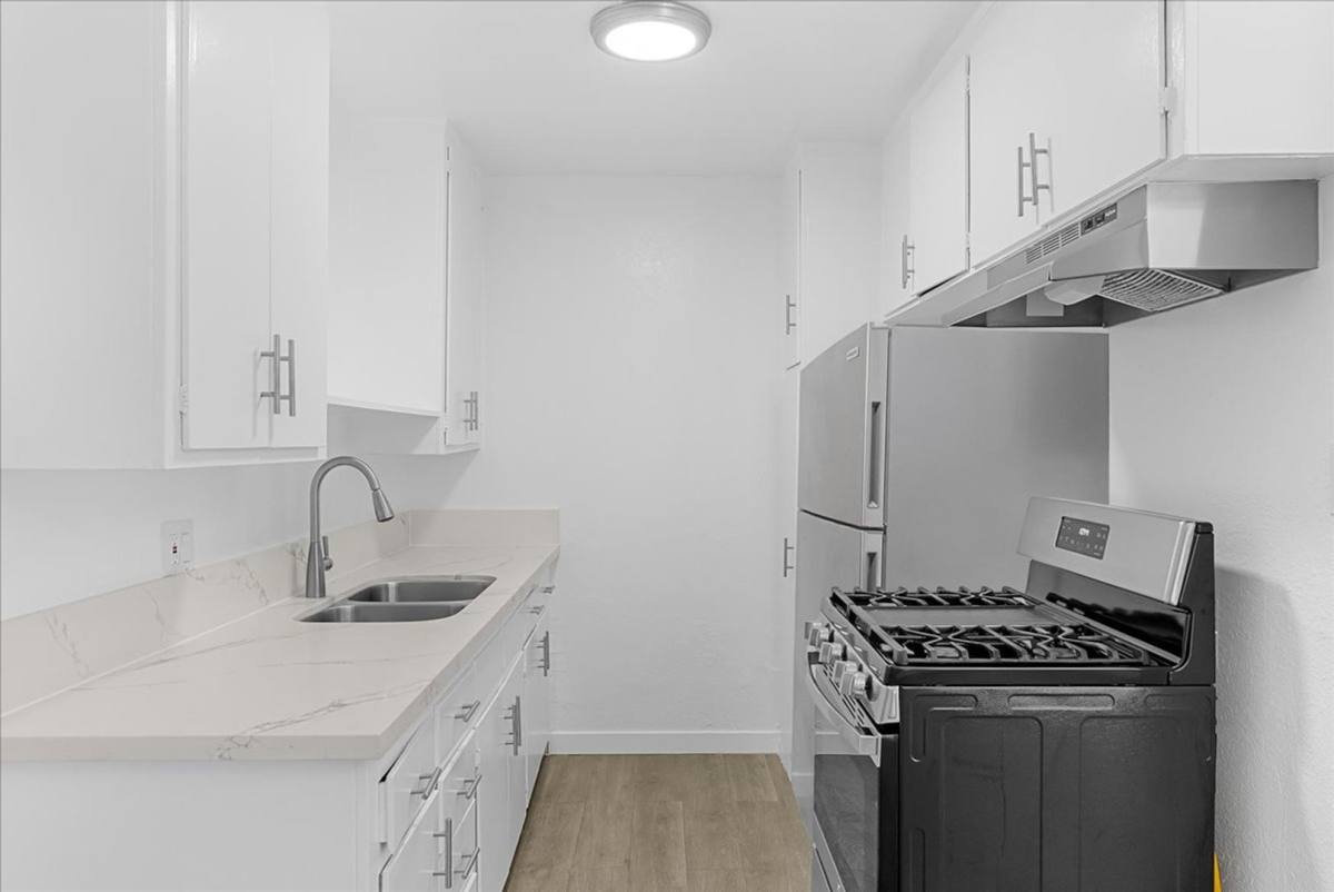 Apartment for rent at 6119 Brynhurst Ave #5, Los Angeles, CA 90043