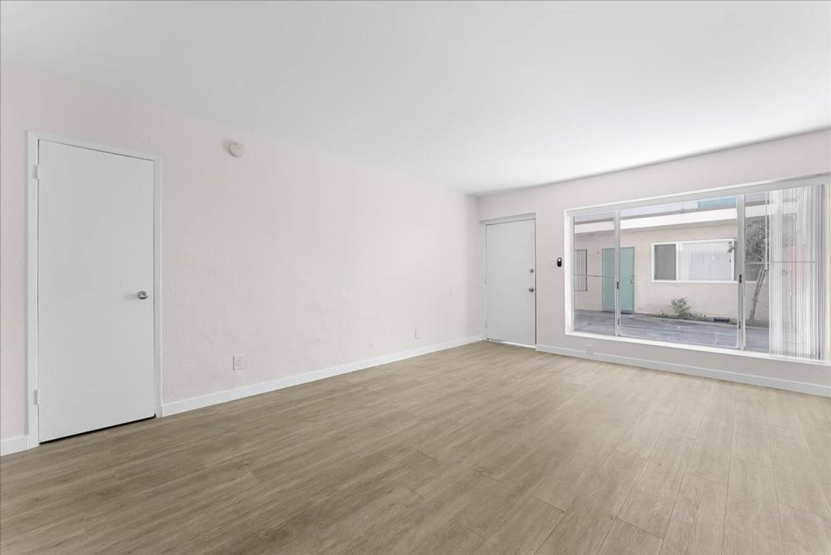 Apartment for rent at 6119 Brynhurst Ave #5, Los Angeles, CA 90043