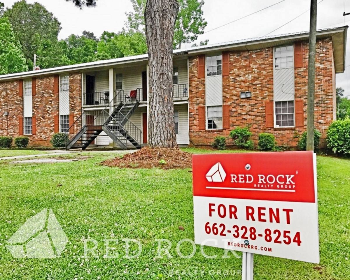Apartment for rent at 1127 6th St N, Columbus, MS 39701