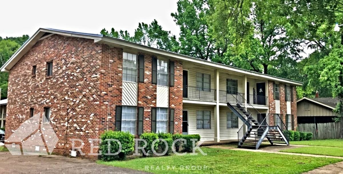Apartment for rent at 1127 6th St N, Columbus, MS 39701