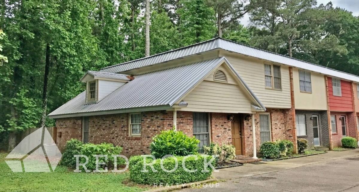 Apartment for rent at 1127 6th St N, Columbus, MS 39701