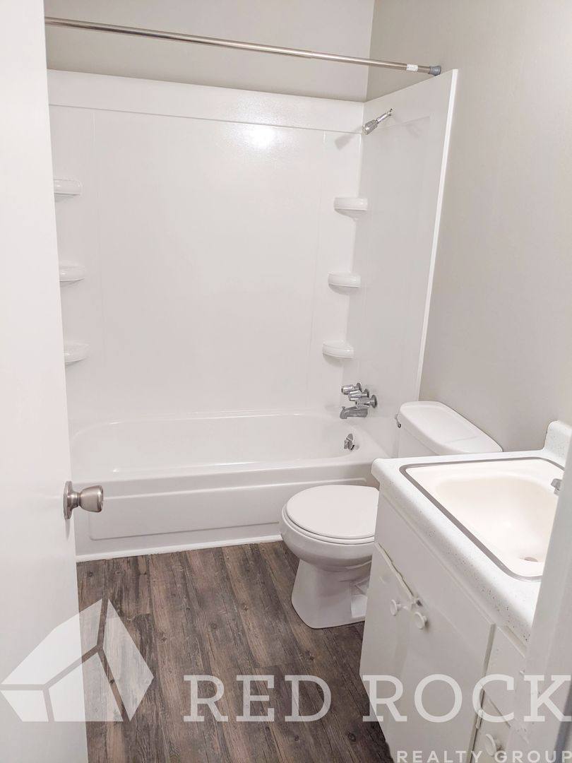 Apartment for rent at 1127 6th St N, Columbus, MS 39701