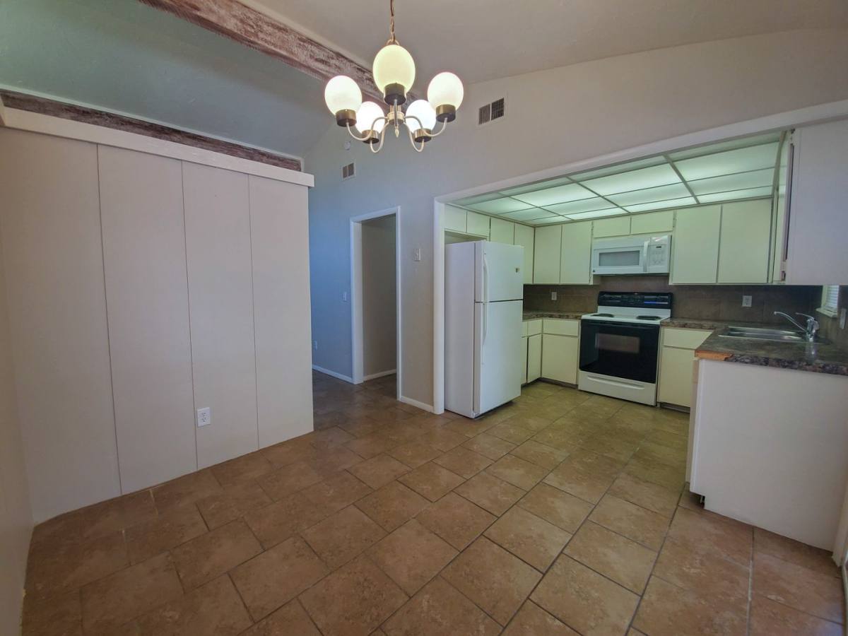 House for rent at 32 Cheyenne Dr, Shawnee, OK 74801