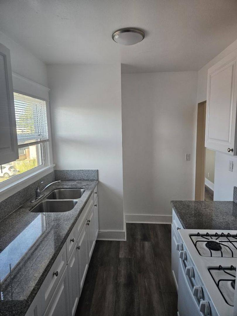 Apartment for rent at 1445 N Warren Ave, Long Beach, CA 90813