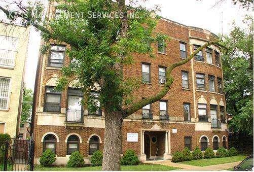 Apartment for rent at 6660 N Damen Ave #1E, Chicago, IL 60645