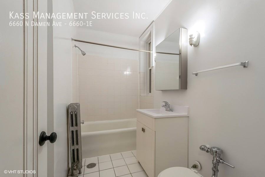 Apartment for rent at 6660 N Damen Ave #1E, Chicago, IL 60645