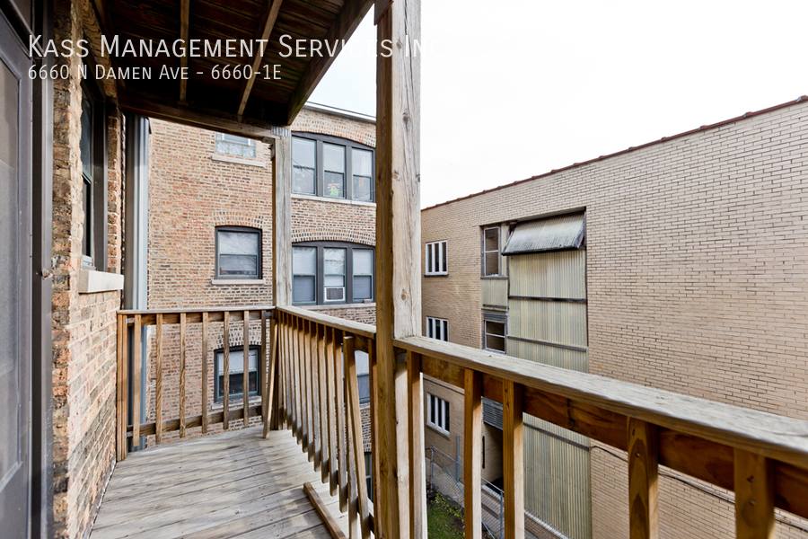 Apartment for rent at 6660 N Damen Ave #1E, Chicago, IL 60645