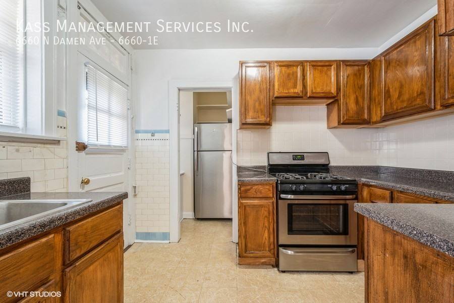 Apartment for rent at 6660 N Damen Ave #1E, Chicago, IL 60645