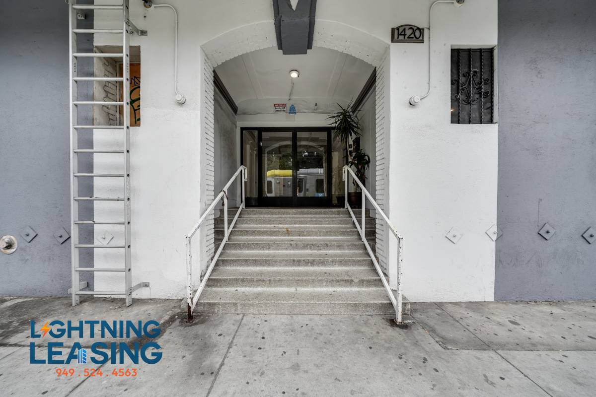 Apartment for rent at 1420 Flower St #33, Los Angeles, CA 90015