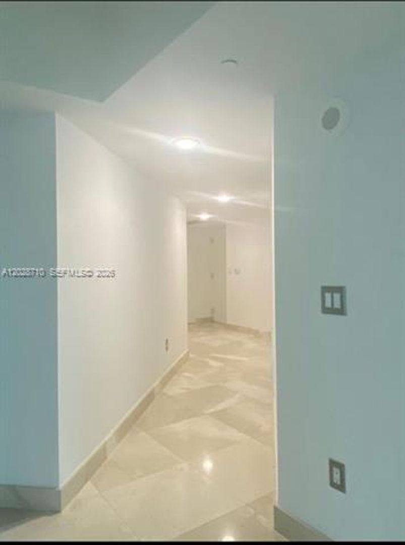 Apartment for rent at 55 SE 6th St, Miami, FL 33131