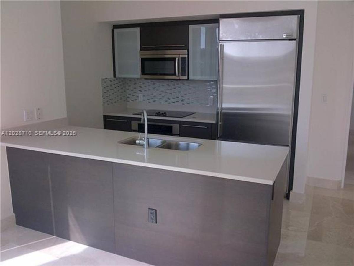 Apartment for rent at 55 SE 6th St, Miami, FL 33131