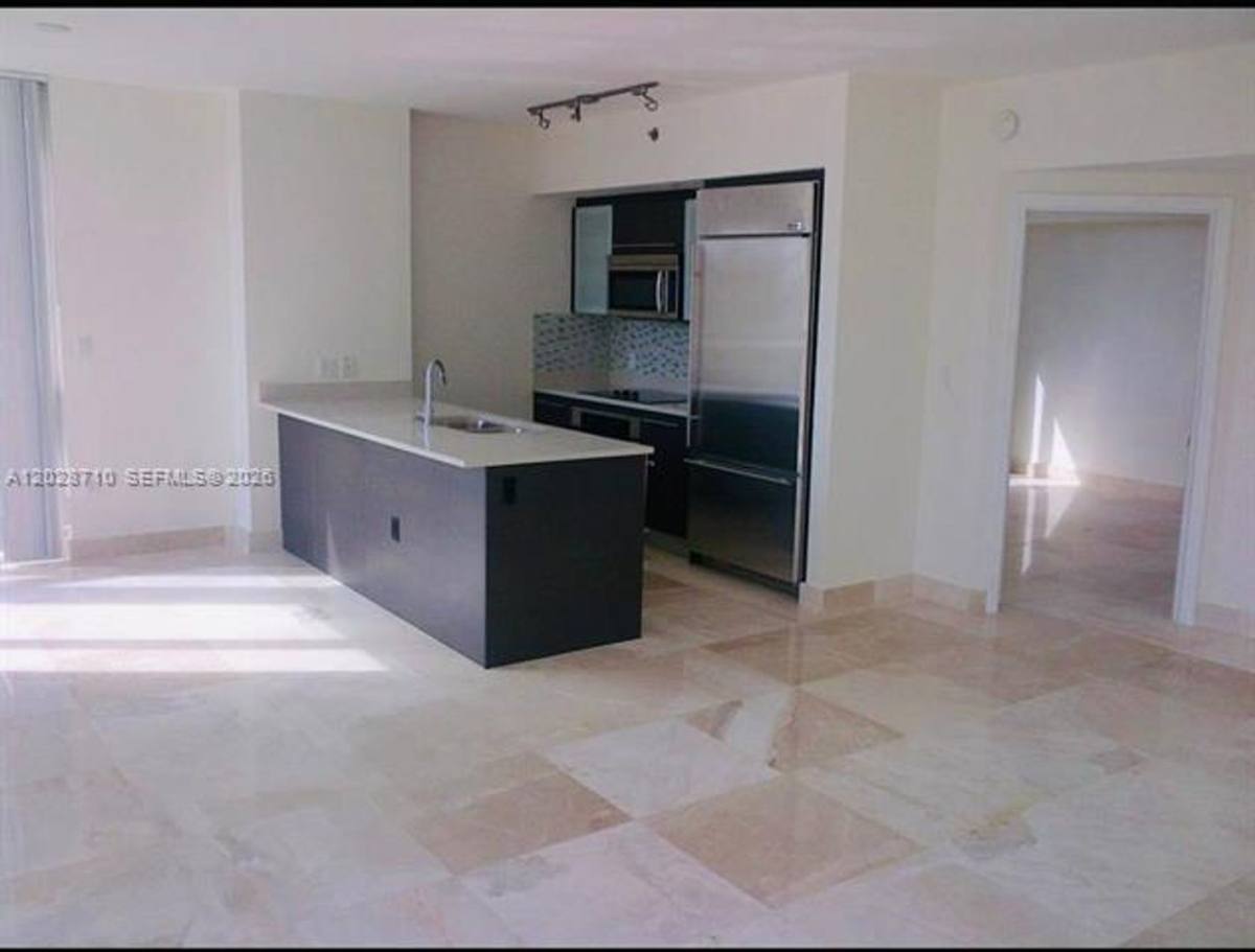 Apartment for rent at 55 SE 6th St, Miami, FL 33131