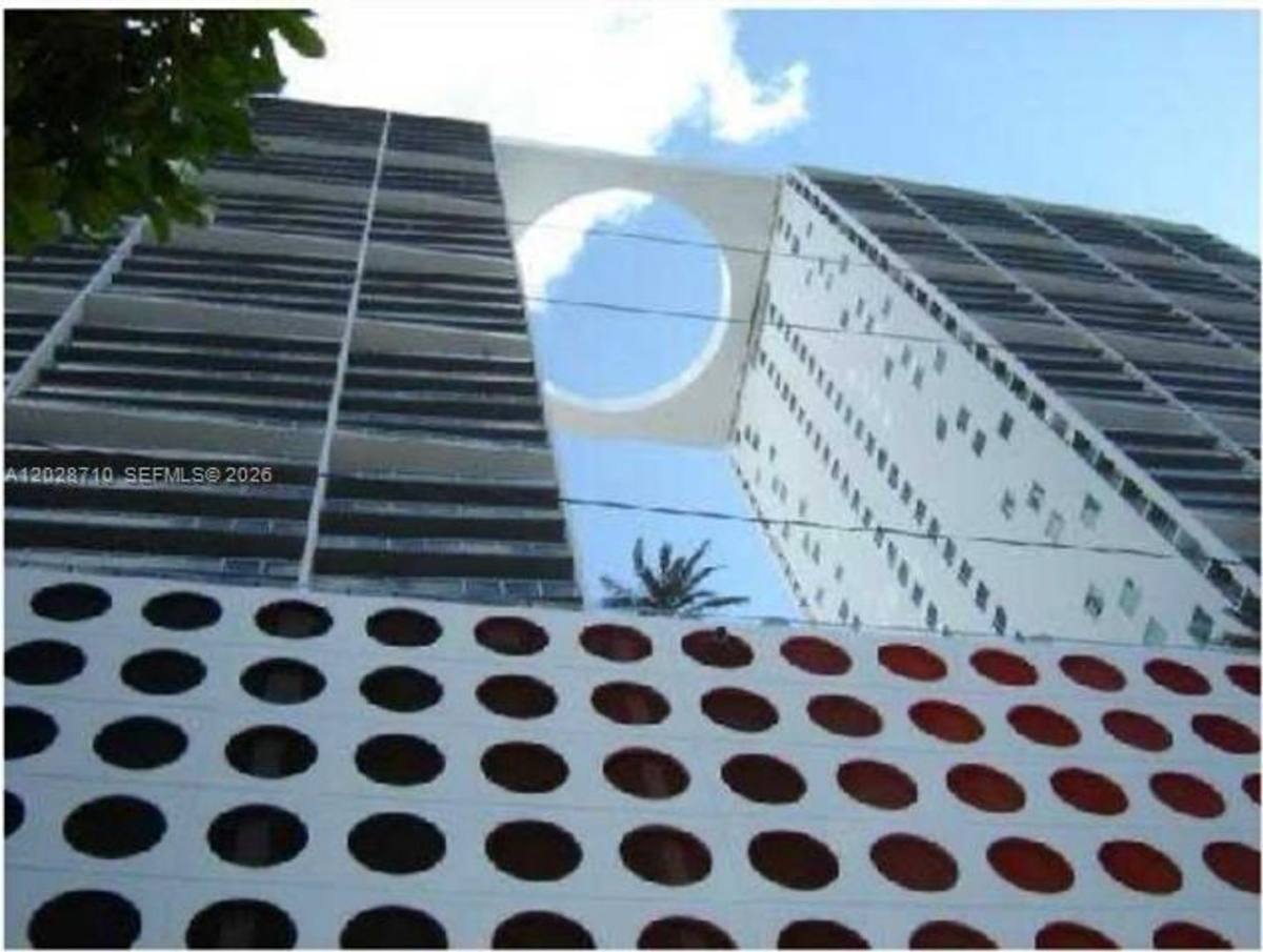 Apartment for rent at 55 SE 6th St, Miami, FL 33131