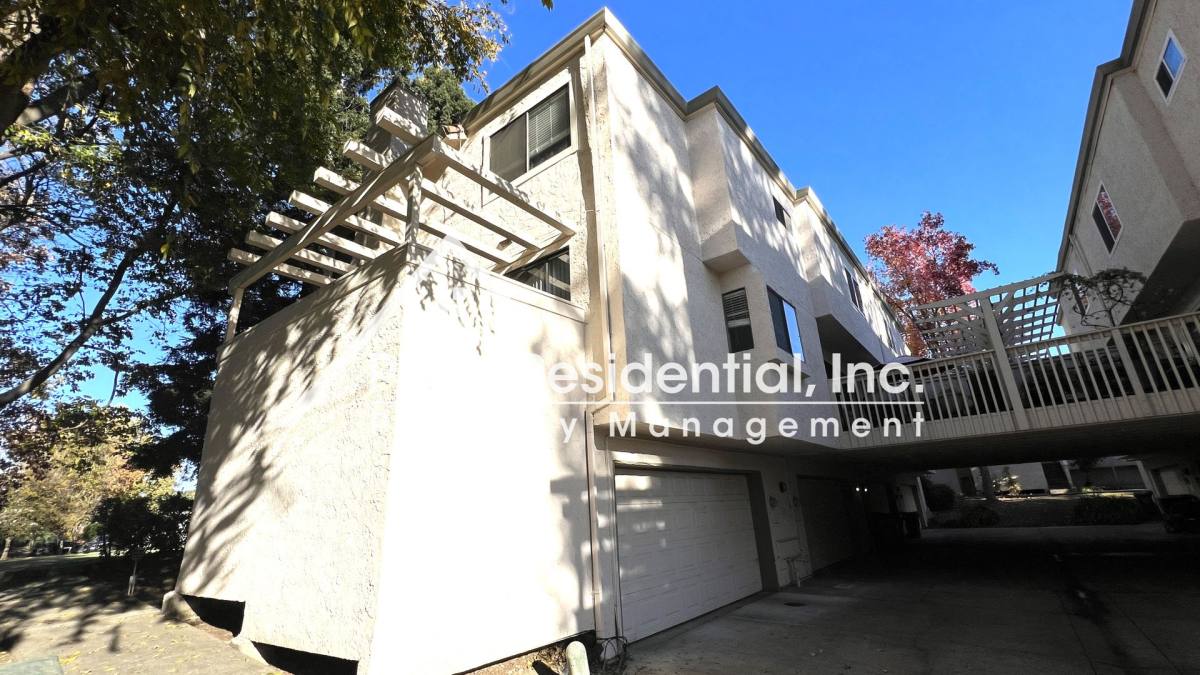 Townhouse for rent at 3156 Swallows Nest Dr, Sacramento, CA 95833