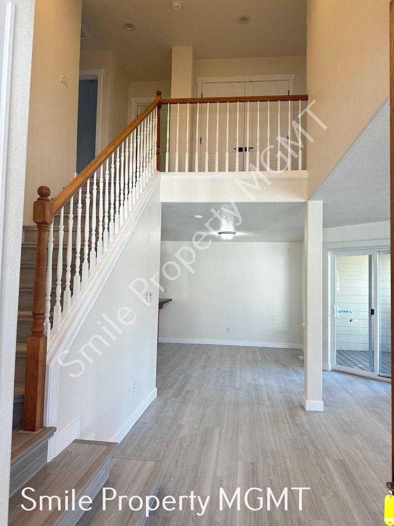 Townhouse for rent at 8504 SE Raymond Court, Portland, OR 97266
