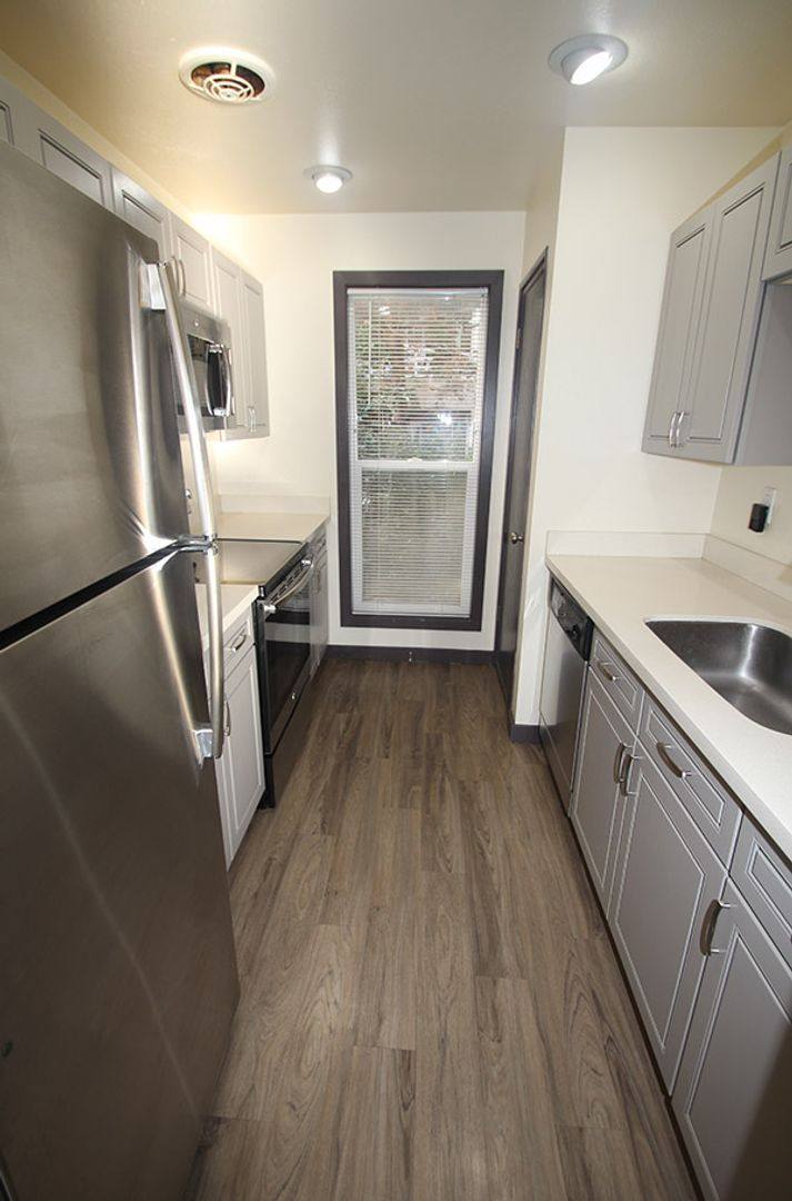 Apartment for rent at 526 W Mercer Place, Seattle, WA 98119