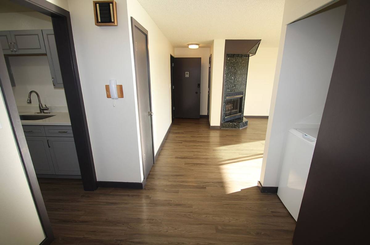 Apartment for rent at 526 W Mercer Place, Seattle, WA 98119
