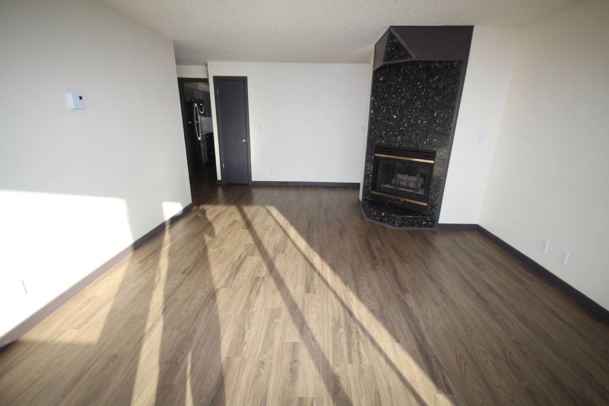 Apartment for rent at 526 W Mercer Place, Seattle, WA 98119