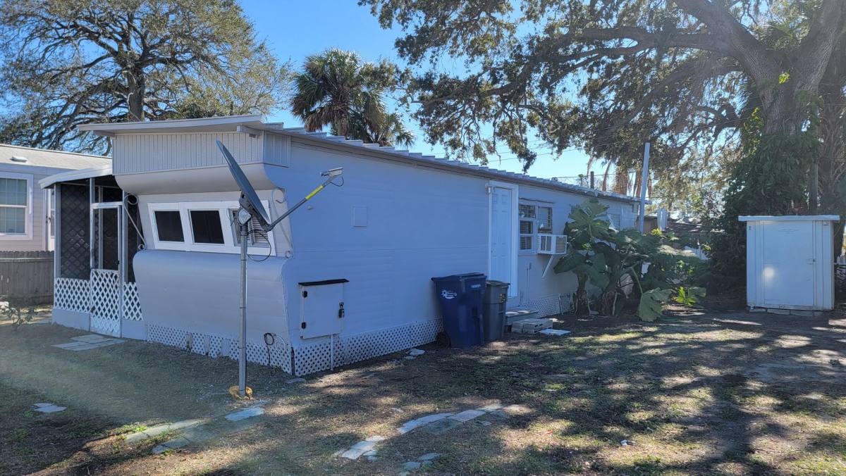 Apartment for rent at 1104 50th Ave Dr W, Bradenton, FL 34207