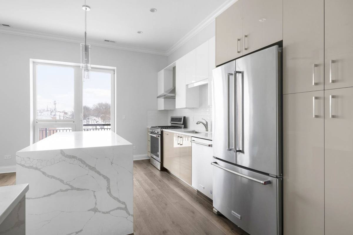 Apartment for rent at 6555 W N Ave, Oak Park, IL 60302