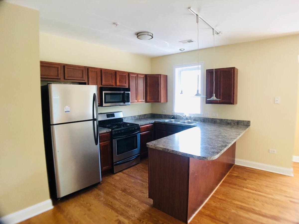 Apartment for rent at 15524 S Cicero Ave, Oak Forest, IL 60452